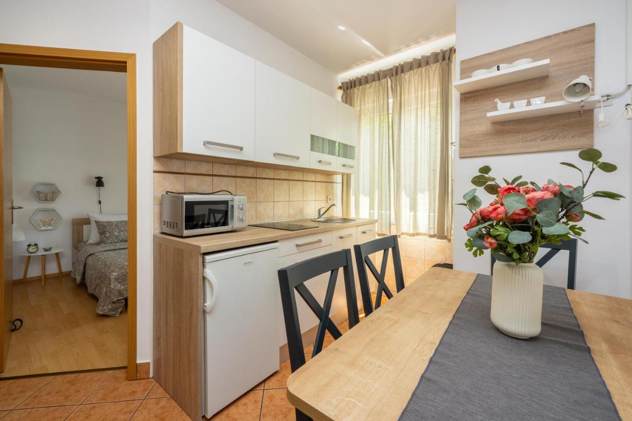 Apartments Claudia Crikvenica Exterior photo